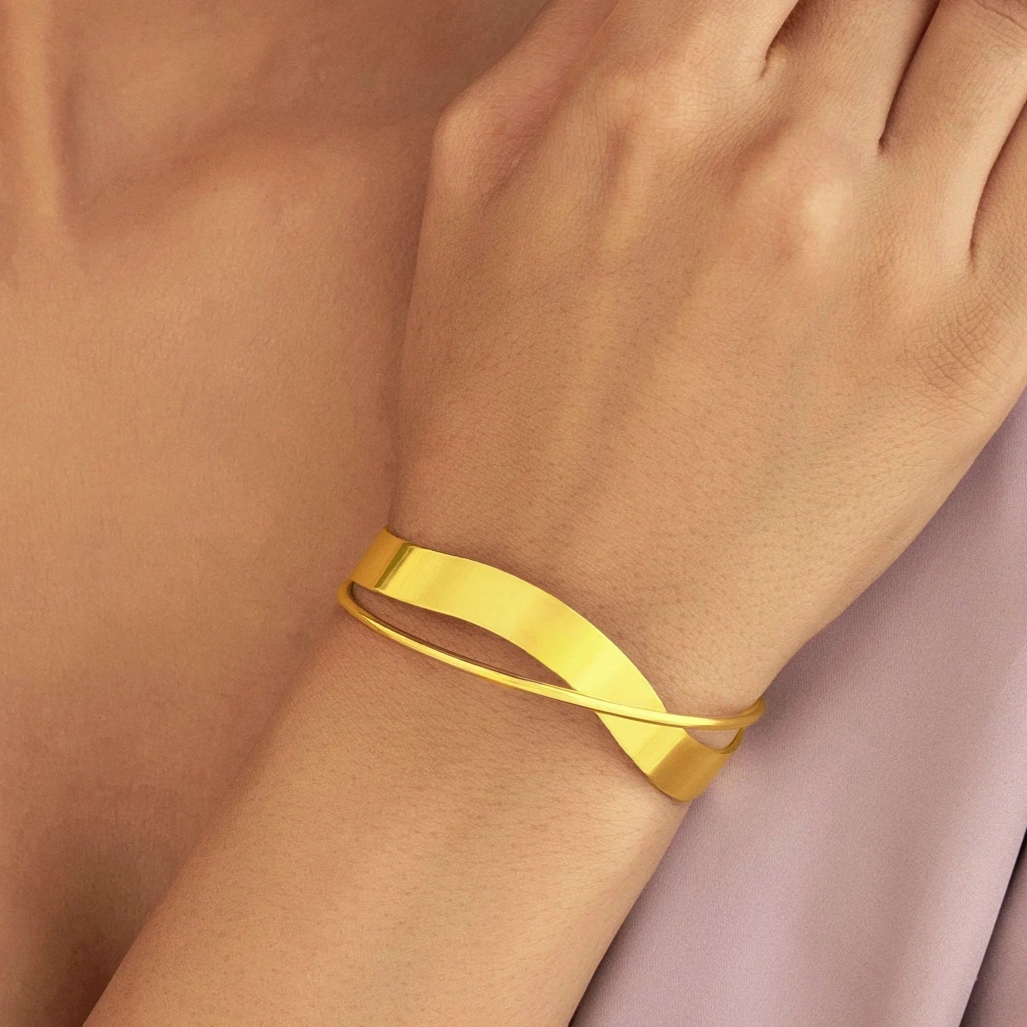 Anti-Tarnish Golden Bangle Bracelet (Adjustable Size)